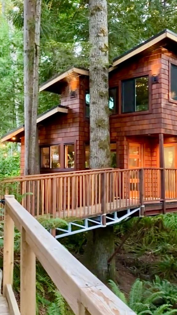 Front view of the East Sooke Treehouse Airbnb in East Sooke, BC